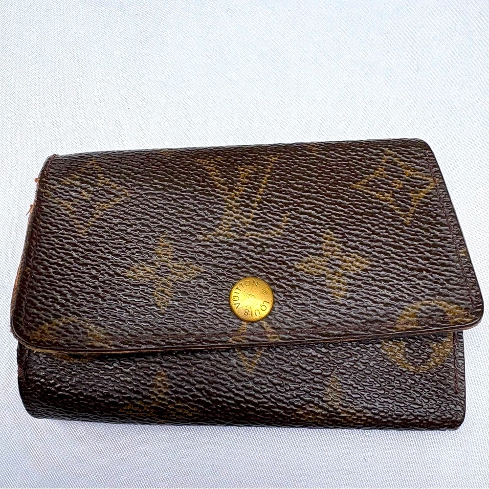 Louis Vuitton Monogram 6-key Key Holder (has wear) + LV box BOTH AUTHENTIC - Picture 2 of 9